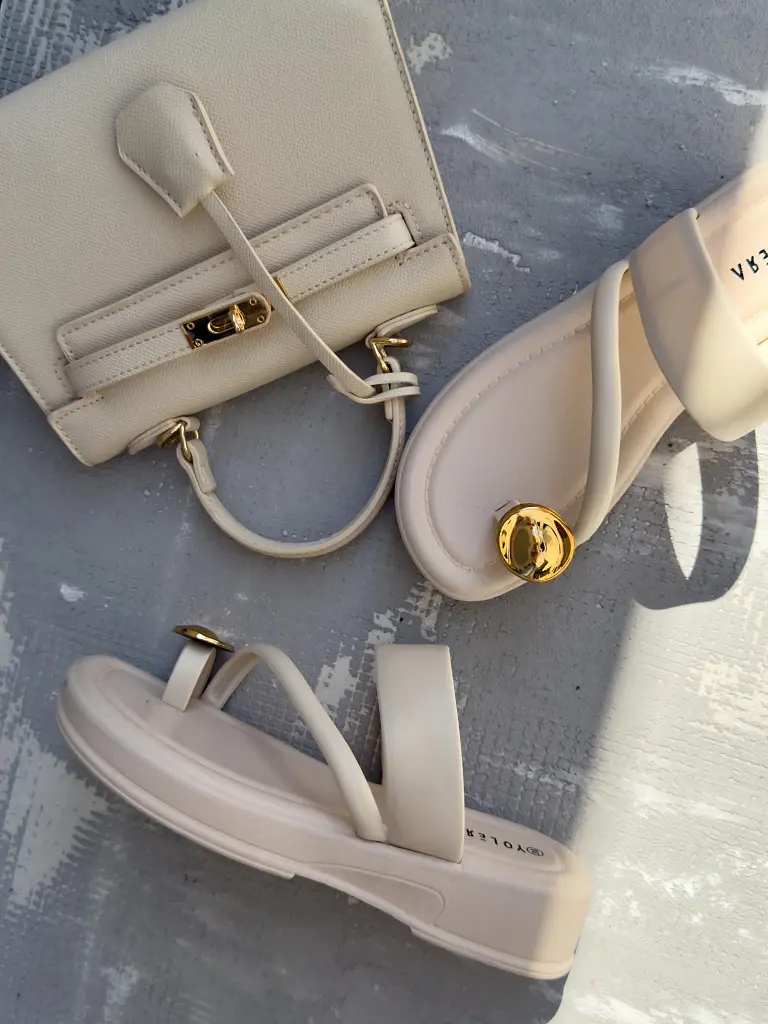 Dámske šľapky so zlatou ozdobou ALIENOR- - next