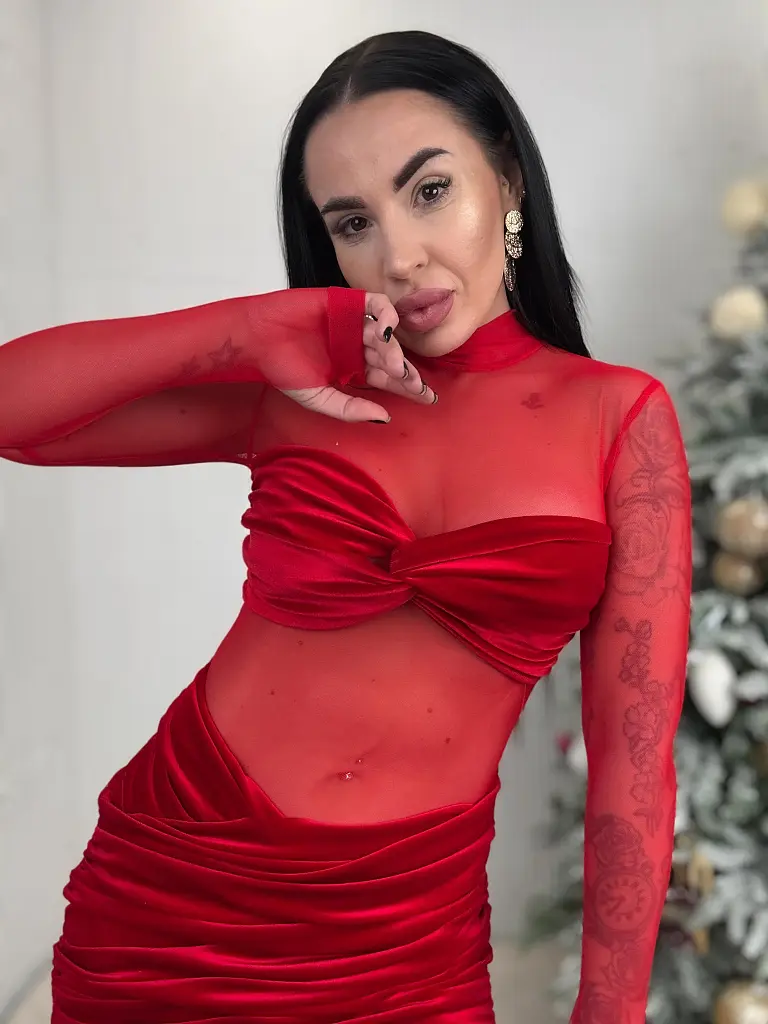 Zamatové šaty kombinované so šifónom NICOUA