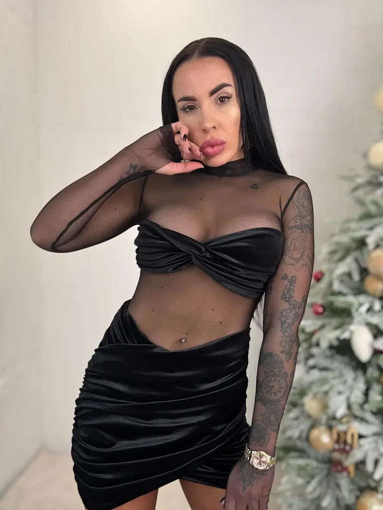 Zamatové šaty kombinované so šifónom NICOUA - next