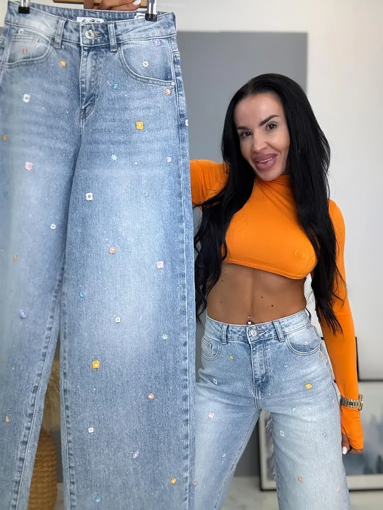 High Waist rifle s výšivkami a kamienkami