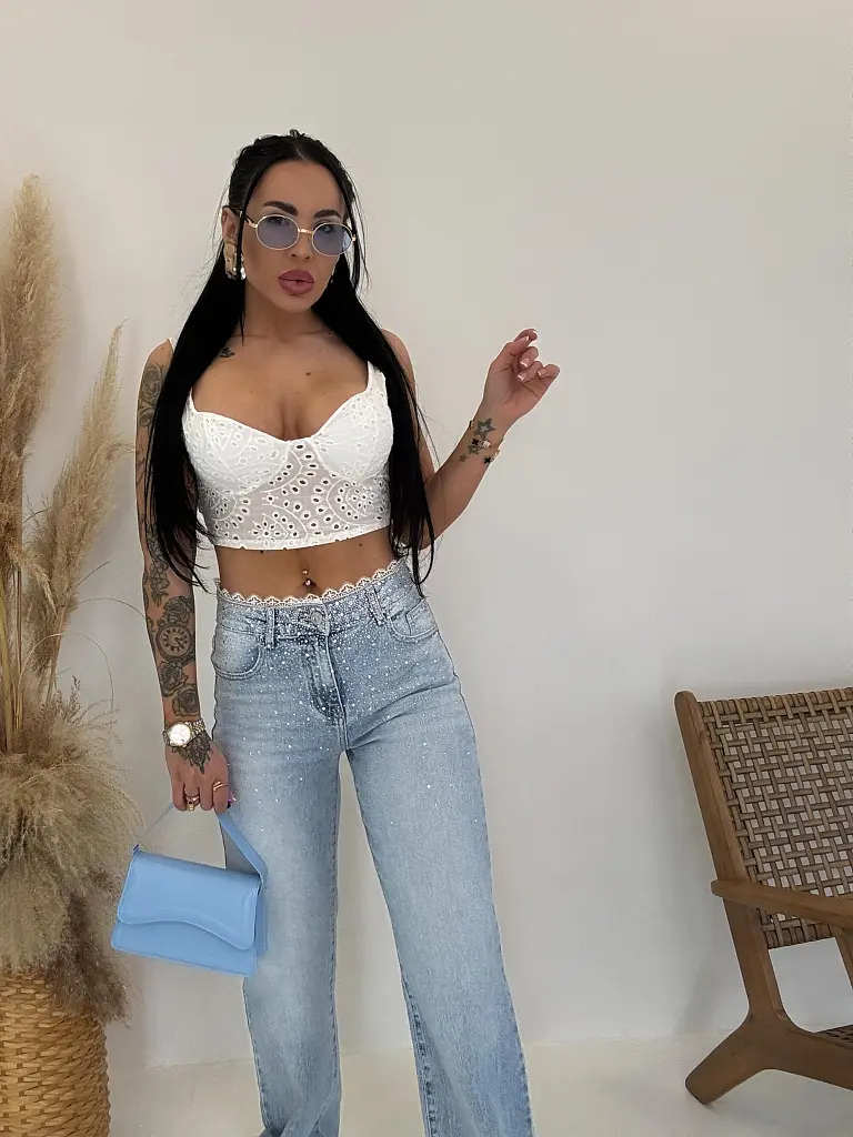 High-Waist rifle s čipkovým detailom s kamienkami ADORO - next